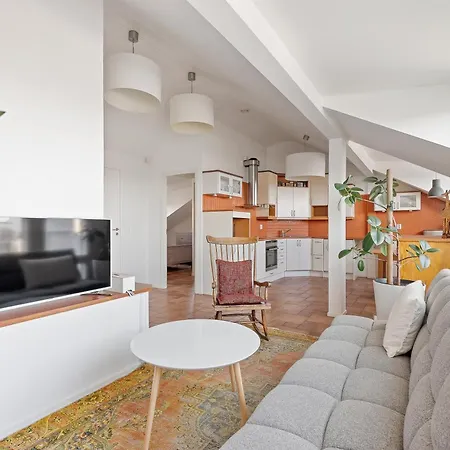 Wehost 74m2 Penthouse In Trendy Kallio 公寓
